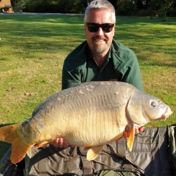 Carp (31lbs 12oz ) caught by Kevin Priest at  France.
