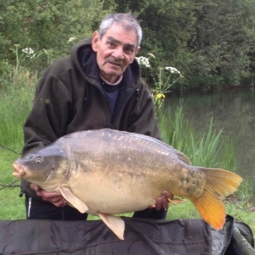 Carp (32lbs 4oz ) caught by Bob Osborne-Carey at  France.