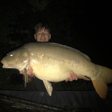 Carp (32lbs 5oz ) caught by Thomas Armes (PB) at  France.