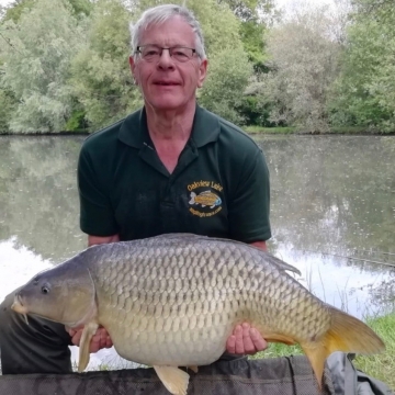 Carp (33lbs 4oz ) caught by Phil Calladine at  France.