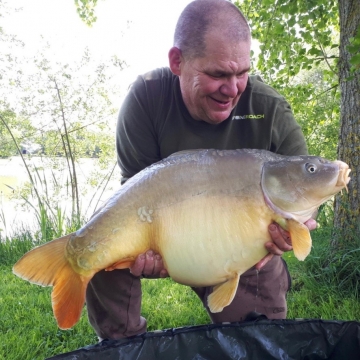 Carp (33lbs 8oz ) caught by Philip Moore (PB) at  France.