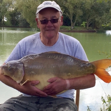 Carp (33lbs 0oz ) caught by Brian Latheron at  France.