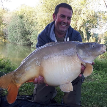 Carp (33lbs 0oz ) caught by James Stottor at  France.