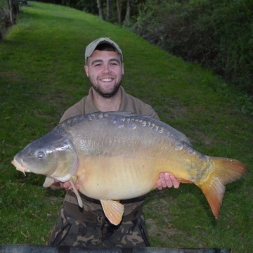 Carp (33lbs 0oz ) caught by Mitch Moore at  France.