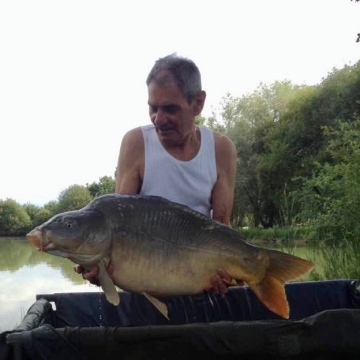 Carp (34lbs 12oz ) caught by Bob Carey at  France.