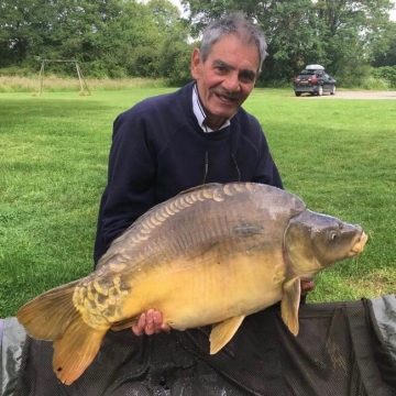 Carp (34lbs 8oz ) caught by Bob Carey at  France.