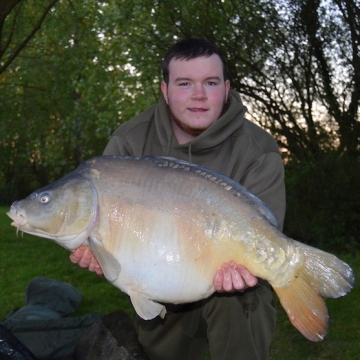 Carp (34lbs 0oz ) caught by Ryan Snelson at  France.