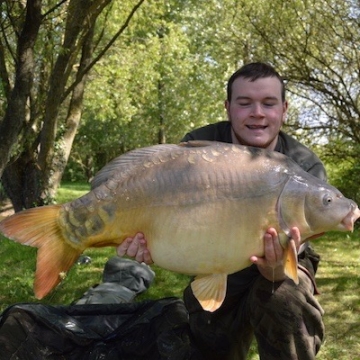 Carp (34lbs 0oz ) caught by Ryan Snelson at  France.