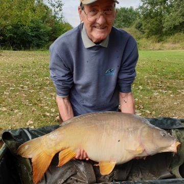 Carp (34lbs 0oz ) caught by Vic Priest at  France.
