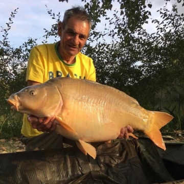 Carp (35lbs 4oz ) caught by Bob Osborne-Carey at  France.