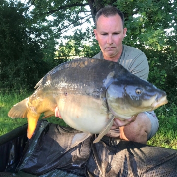 Carp (35lbs 5oz ) caught by Mike Barnes (PB) at  France.