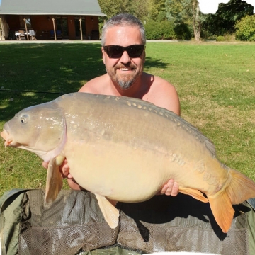 Carp (35lbs 0oz ) caught by Kevin Priest at  France.