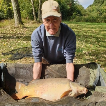 Carp (36lbs 4oz ) caught by Vic Priest at  France.
