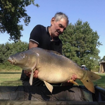 Carp (36lbs 7oz ) caught by Bob Osborne-Carey at  France.