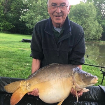 Carp (37lbs 4oz ) caught by Martin Beaujeux (PB) at  France.