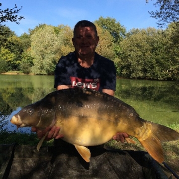 Carp (38lbs 12oz ) caught by Andy Faith at  France.