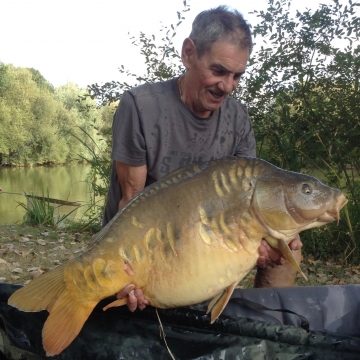 Carp (39lbs 0oz ) caught by Bob Osborne-Carey at  France.