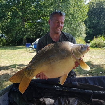 Carp (39lbs 0oz ) caught by Dave Callow at  France.