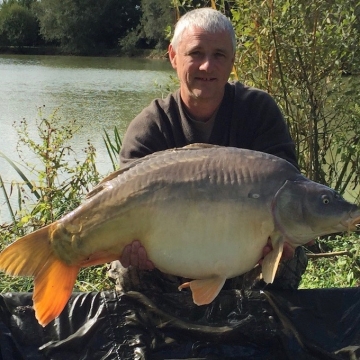 Carp (39lbs 0oz ) caught by Philip English at  France.