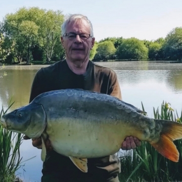 Carp (40lbs 3oz ) caught by Phil Calladine at  France.