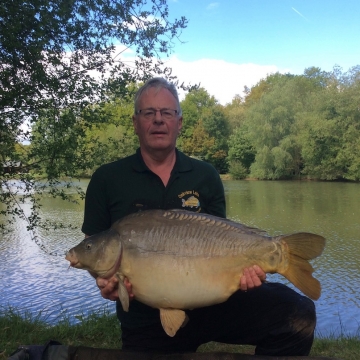 Carp (40lbs 4oz ) caught by Phil Calladine at  France.