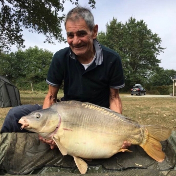 Carp (40lbs 0oz ) caught by Bob Osborne-Carey at  France.