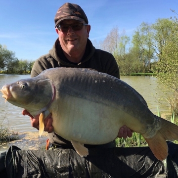 Carp (40lbs 0oz ) caught by Duncan de Gruchy at  France.