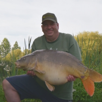 Carp (40lbs 0oz ) caught by Ian Lawrenson at  France.