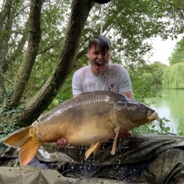 Carp (40lbs 0oz ) caught by Thomas Armes (PB) at  France.