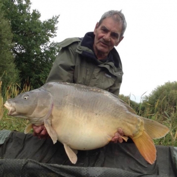 Carp (41lbs 2oz ) caught by Bob Osborne-Carey at  France.