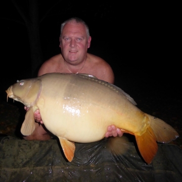 Carp (41lbs 6oz ) caught by Simon Watson at  France.