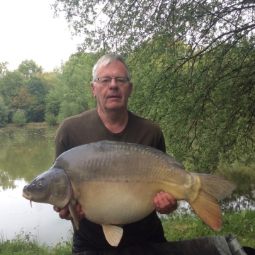 Carp (42lbs 7oz ) caught by Phil Calladine at  France.