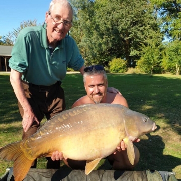 Carp (42lbs 0oz ) caught by Vic Priest at  France.