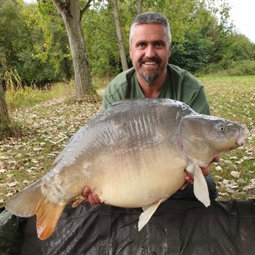 Carp (43lbs 2oz ) caught by Kevin Priest (PB) at  France.