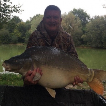 Carp (43lbs 4oz ) caught by Andy Faith (PB) at  France.