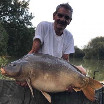 Carp (45lbs 4oz ) caught by Bob Osborne-Carey at  France.