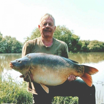 Carp (47lbs 3oz ) caught by Phil Calladine at  France.