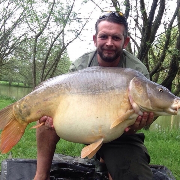 Carp (47lbs 0oz ) caught by Terry Leggatt (PB) at  France.