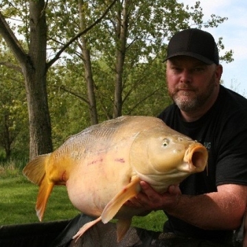 Carp (37lbs 0oz ) caught by Craig Sheppard at  France.