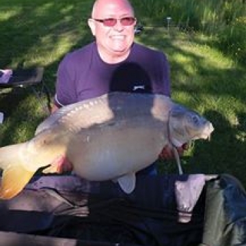 Carp (46lbs 0oz ) caught by Eddie Lloyd at  France.