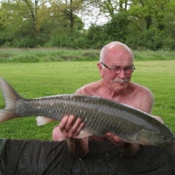 Carp (17lbs 0oz ) caught by Mike Sheppard (PB) at  France.