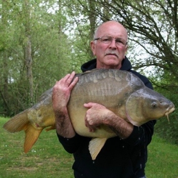 Carp (37lbs 5oz ) caught by Mike Sheppard at  France.