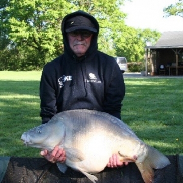 Carp (38lbs 0oz ) caught by Mike Sheppard at  France.