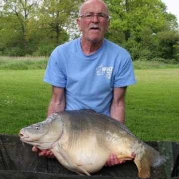 Carp (42lbs 0oz ) caught by Mike Sheppard (PB) at  France.