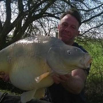 Carp (33lbs 0oz ) caught by Alan Downes at  France.