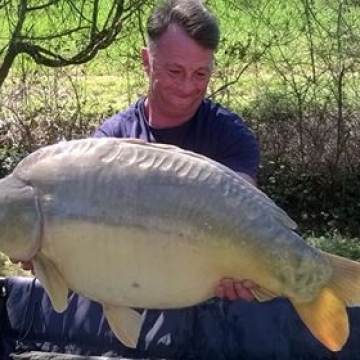 Carp (37lbs 0oz ) caught by Alan Downes at  France.