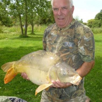 Carp (25lbs 2oz ) caught by Allan Lofty at  France.