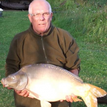 Carp (25lbs 4oz ) caught by Allan Lofty at  France.