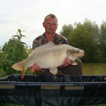 Carp (25lbs 0oz ) caught by Andy Dearnley at  France.