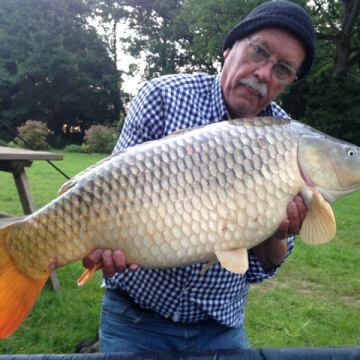 Carp (33lbs 1oz ) caught by Barry Cundiff at  France.